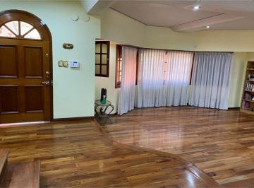 Casa · 285m² · 6 Ambientes · Venta Casa 6 Ambientes Boedo 4 Cocheras Ap Cred
