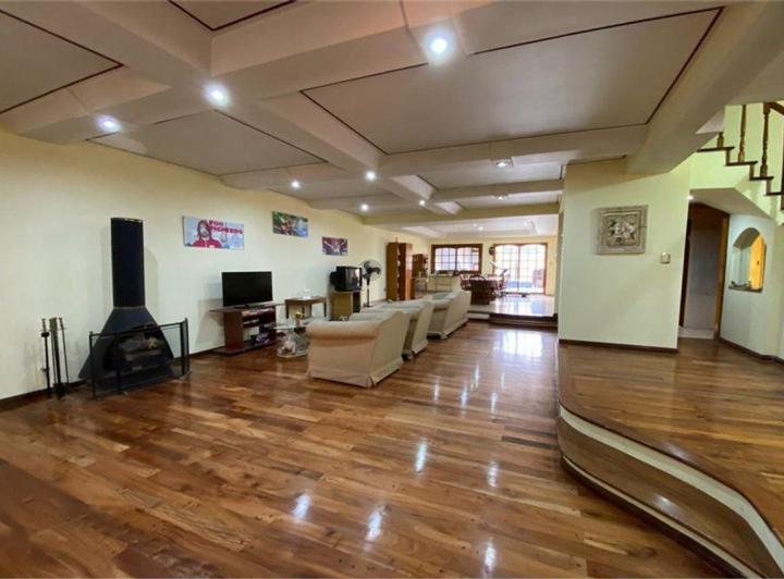 Casa · 285m² · 6 Ambientes