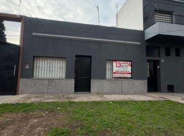 PH de 3 ambientes, Morón · Casa PH Planta Baja Al Frente en Alquilier en Haedo/palomar