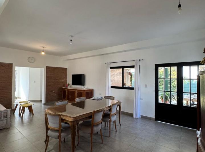 Casa · 407m² · 4 Ambientes · 2 Cocheras