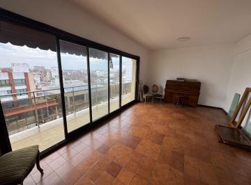 Departamento · 142m² · 4 Ambientes · 1 Cochera · Semipiso de 4 Ambientes con Cochera en Independencia y Roca