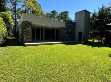 Casa · 133m² · 5 Ambientes · 1 Cochera · Casa en Santo Tome