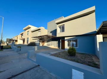 PH · 135m² · 5 Ambientes · 2 Cocheras · Alquiler Duplex de Categoría San Ignacio Village