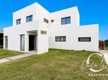 Casa · 224m² · 6 Ambientes · 3 Cocheras · Casa a Estrenar a La Laguna | 5 Dorm. | Área 7