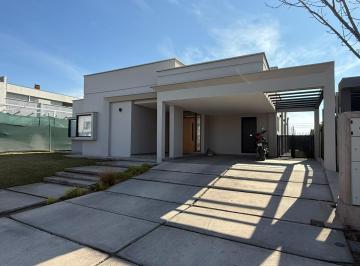 Casa · 209m² · 6 Ambientes · 2 Cocheras · Casa en Chacras de Coria