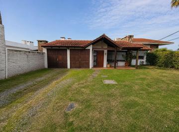 Casa · 206m² · 7 Ambientes · 2 Cocheras · Vendo Casa en Carrasco 4 Dorm. Cochera Doble