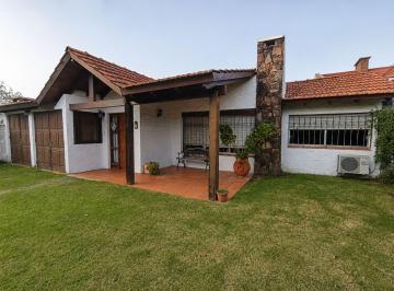 Casa · 206m² · 7 Ambientes · 2 Cocheras · Vendo Casa en Carrasco 4 Dorm. Cochera Doble