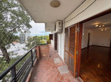 Departamento de 3 ambientes, Villa Ortuzar · 3 Ambientes Al Frente con Balcón Corrido y Vista Abierta — Luminoso — Apto Crédito