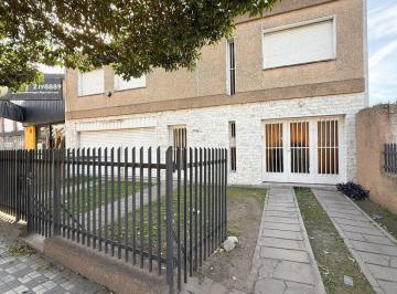 Casa · 369m² · 9 Ambientes · 1 Cochera · Propiedad Mixta con Local Comercial, Casa en Planta Alta y Departamento Al Fondo