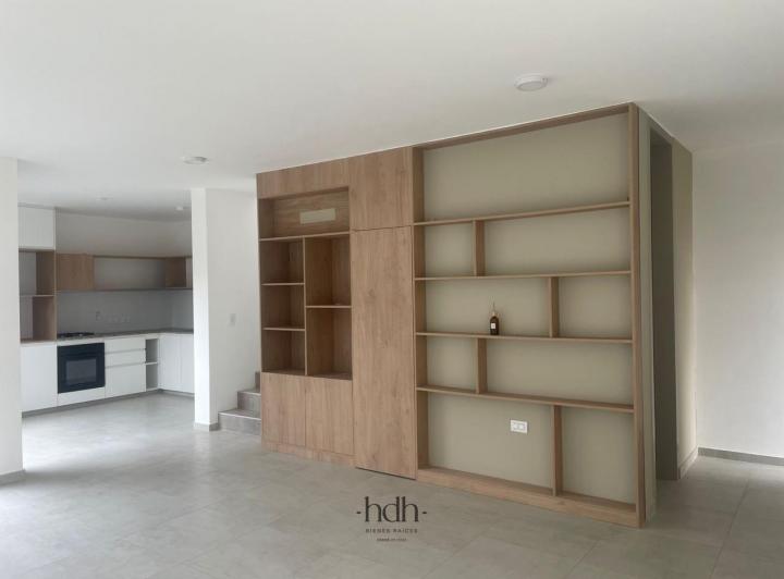 Casa · 110m² · 6 Ambientes · 2 Cocheras
