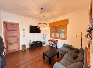 Casa · 96m² · 5 Ambientes · 1 Cochera · Chalet 5 Ambientes con Parque y Cochera Automatiz.
