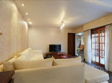 Casa · 190m² · 6 Ambientes · 1 Cochera · Casa en Avellaneda