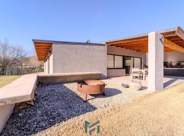 Casa · 154m² · 4 Ambientes · 2 Cocheras · Potrerillo de Larreta un Lugar Soñado - Casa en 1 Planta