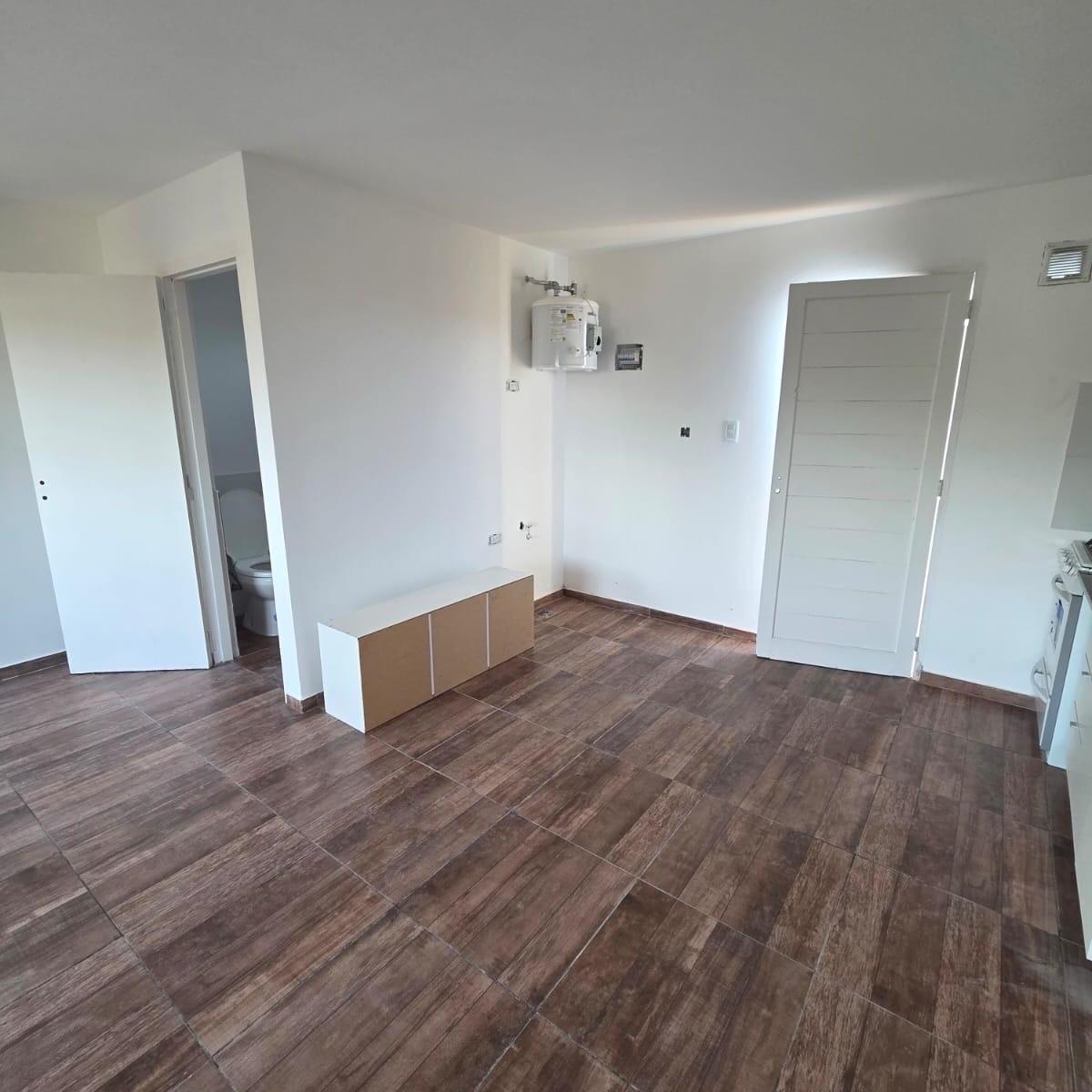 Depto 3 amb a estrenar, 57m² con patio y balcón — San Juan