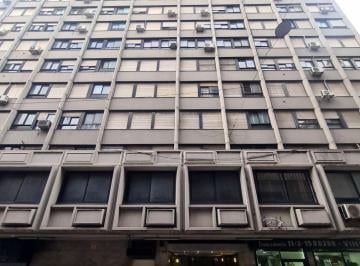 Departamento de 1 ambiente, Congreso · Hipólito Yrigoyen Al 1300 y Santiago del Estero, Congreso. Piso 11. Lateral. Monoambiente 22 m².