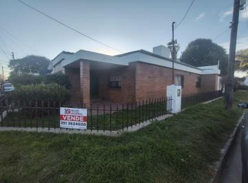 Casa de 6 ambientes, Córdoba · Amplia Casa de 2 Dorm. con Quincho Cerrado y Cochera Para 3 Autos