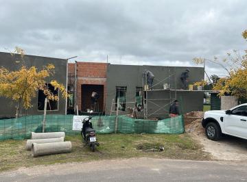 Casa · 186m² · 4 Ambientes · 1 Cochera · Terreno en Rumencó Joven