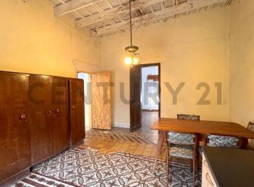 Casa · 157m² · 7 Ambientes · 1 Cochera · Casa de 2 Dorm. + Departamento de un Dormitorio con Garage - Venado Tuerto