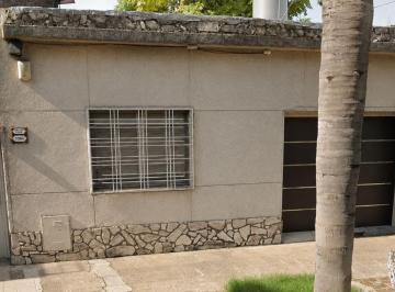 Casa · 190m² · 4 Ambientes · 1 Cochera · Venta Casa 3 Amb + Departamento 3 Amb V. Luzuriaga