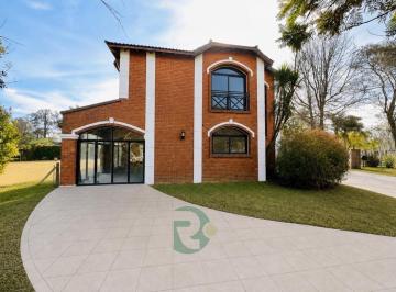 Casa · 177m² · 5 Ambientes · 6 Cocheras · Venta Casa 5amb. B. Cerrado Campos de Alvarez. Fco. Alvarez
