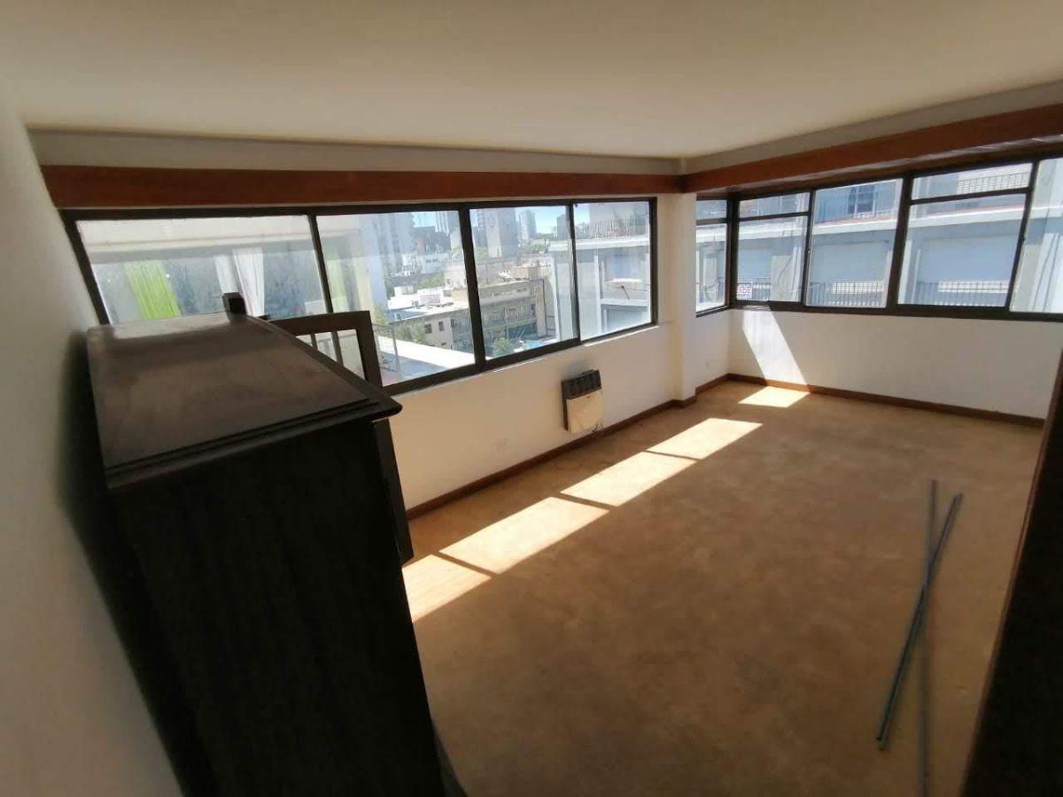 En venta departamento de 3 ambientes. Zona centro. Superficie cubierta de 82m².