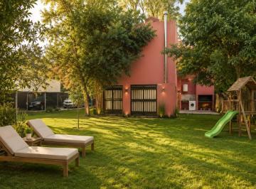 Casa · 79m² · 3 Ambientes · 1 Cochera · Venta Casa 3 Amb con Parque en La Reja