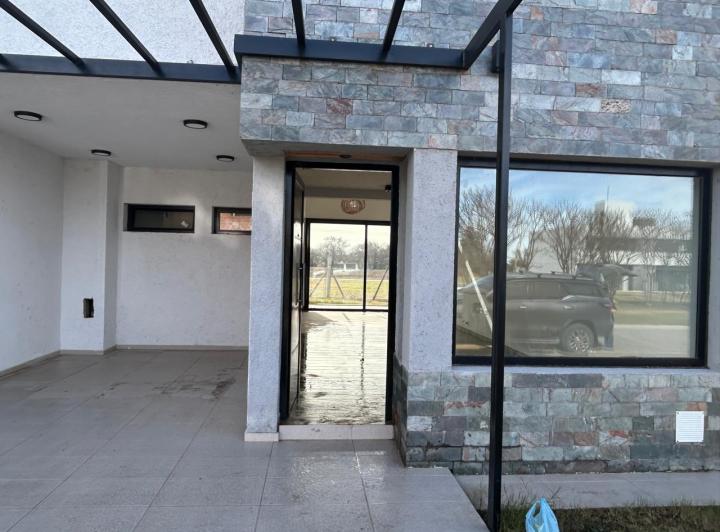 Casa · 160m² · 7 Ambientes · 1 Cochera
