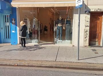 Local comercial , San Isidro · Excelente Local de 202 m² en Alquiler en El Centro Comercial Martínez