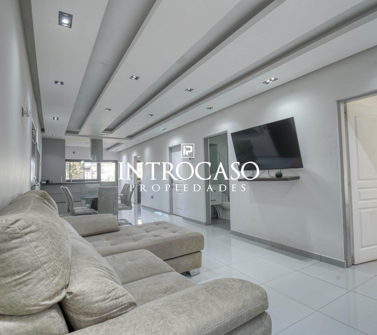 Casa moderna 6 amb, 433m² con gran parque y cochera — Mar del Plata