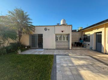Casa · 120m² · 3 Ambientes · 2 Cocheras · Alquiler Casa 3 Ambientes, Jardín, Cochera Quincho