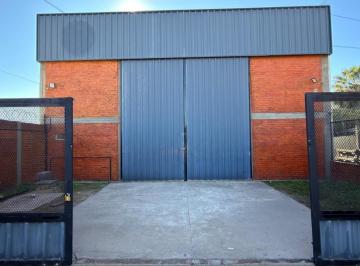 Bodega-Galpón · 420m² · 3 Cocheras · Alquiler | Galpón | Av Martina (Pasando Efren López)