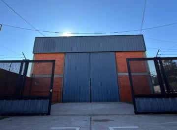 Bodega-Galpón · 420m² · 1 Ambiente · 3 Cocheras · Alquiler | Galpón | Av Martina (Pasando Efren López)
