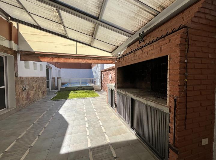 Casa · 200m² · 5 Ambientes · 1 Cochera