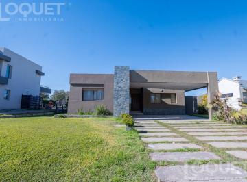 Casa · 154m² · 4 Ambientes · 2 Cocheras · Casa en Aires del Llano