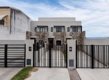 Casa · 120m² · 3 Ambientes · 1 Cochera · Dúplex en Alquiler en Alto La Loma