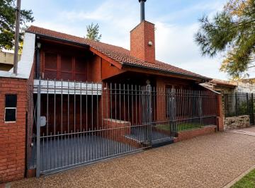 Casa de 8 ambientes, Lomas de Zamora · Casa de 350 m² con 3 Dorm. en Alquiler en Lomas de Zamora