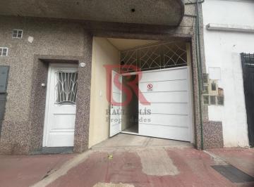 PH · 1m² · 3 Ambientes · 3 Cocheras · Gz - Excelente PH! Tres Ambientes Al Frente con Parque y Cochera Para Tres Autos