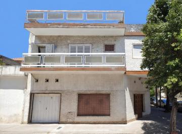 Casa · 190m² · 7 Ambientes · 1 Cochera · Venta Casa 7 Ambientes con Cochera, Terraza, Parrilla en Villa Maipu