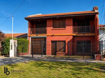 Casa · 164m² · 5 Ambientes · 1 Cochera · Casa en Bernardino Rivadavia