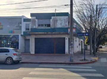 Casa de 5 ambientes, Córdoba · Esquina Muy Comercial. Casa + Gran Local. Av Fueza Aerea 2904. Recibo Dpto