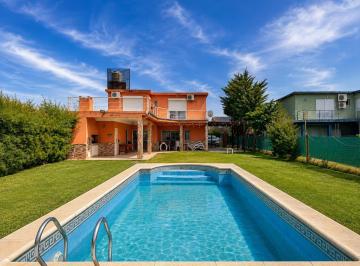 Casa · 154m² · 2 Dormitorios · 1 Cochera · Venta - Casa 2 Dorm. Roldan