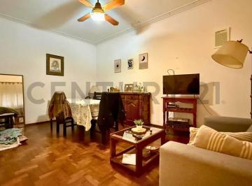 Departamento · 92m² · 6 Ambientes · Venta Departamento Semipiso de 3 Dorm. con Patio en Centro, Rosario
