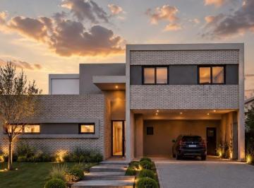 Casa · 300m² · 7 Ambientes · 1 Cochera · Casa a Estrenar Magallanes - Pueblos del Plata