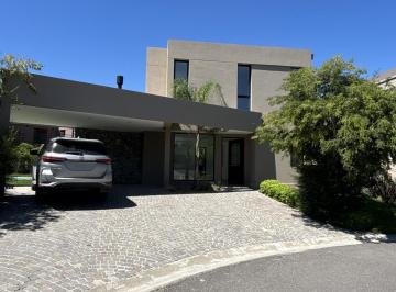 Casa · 230m² · 4 Ambientes · 1 Cochera · Casa a Estrenar Fincas de Hudson