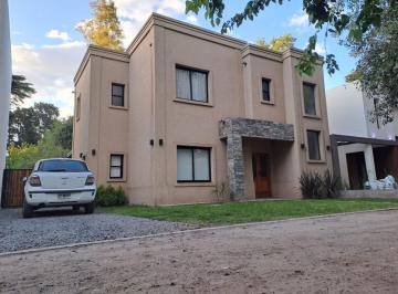 Casa · 150m² · 4 Ambientes · 2 Cocheras · Casa 4 Amb. con Pileta en Condominio Parque Leloir