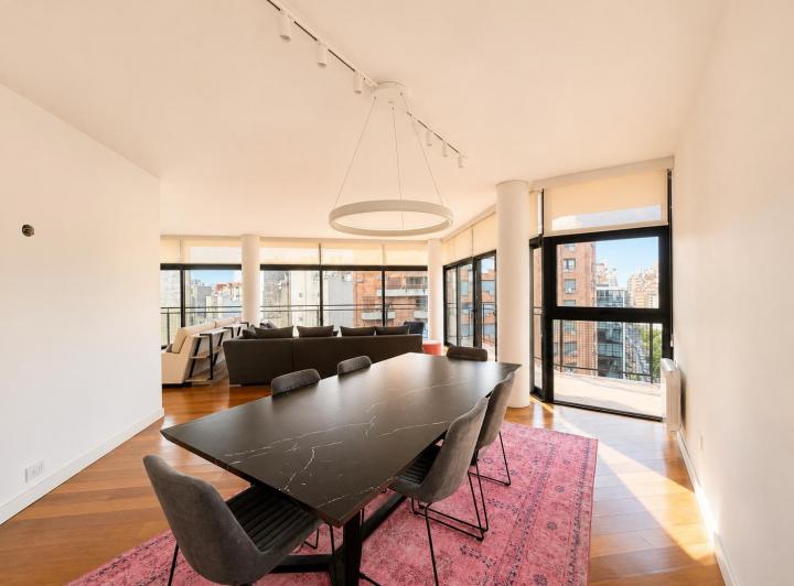 Departamento · 220m² · 3 Dormitorios