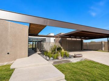 Casa · 500m² · 6 Ambientes · 2 Cocheras · Casa en Alquiler en Barrio Gran Boedo, Lujan de Cuyo, Mendoza