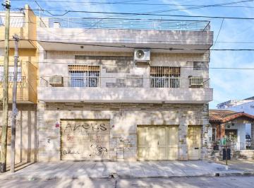 Casa · 300m² · 6 Ambientes · 2 Cocheras · Venta Casa en Block en Lomas del Mirador con Dos PH Individuales de 3 Ambientes y Local Comercial
