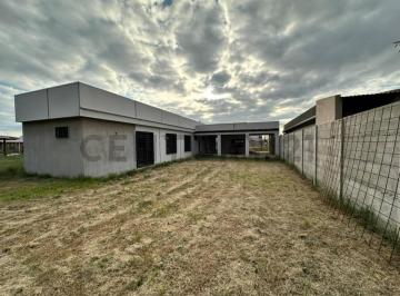 Casa · 324m² · 4 Ambientes · 1 Cochera · Venta Oportunidad! Casa Quinta en Cañuelas