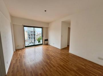 Departamento · 45m² · 2 Ambientes · Alquiler 2 Ambientes en Torre con Doble Balcón y Lavadero
